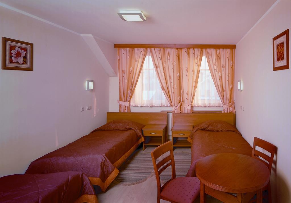Hotel Sutoris Бохня Номер фото