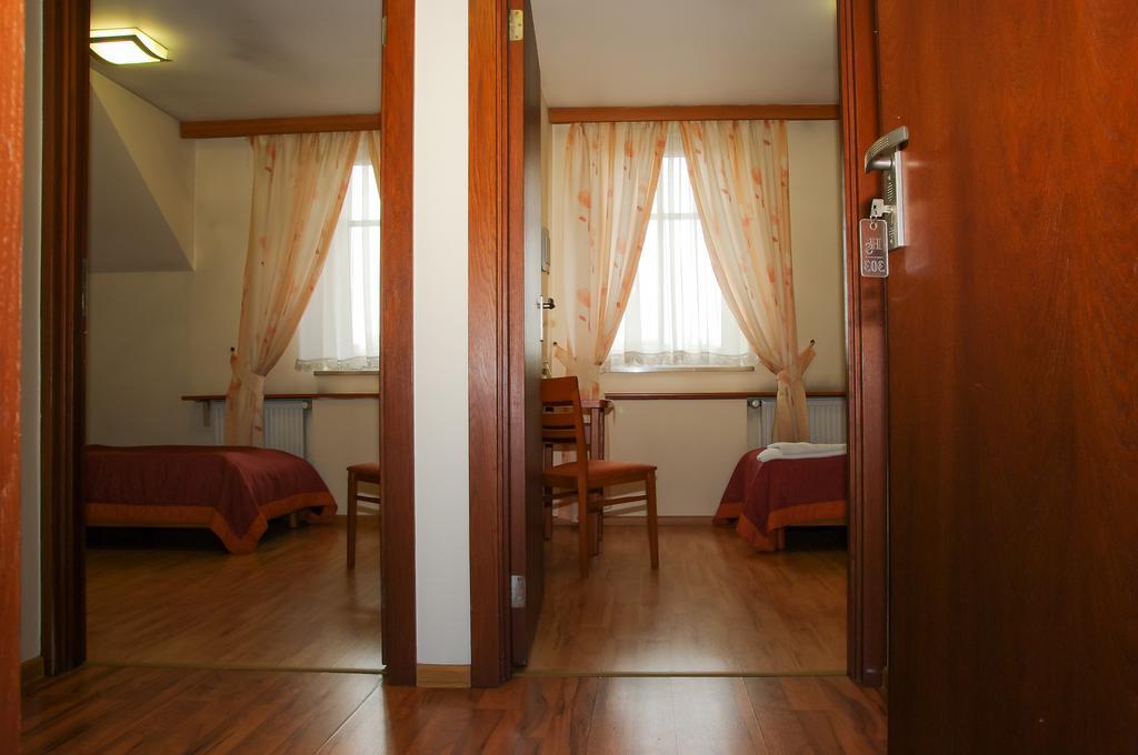 Hotel Sutoris Бохня Номер фото