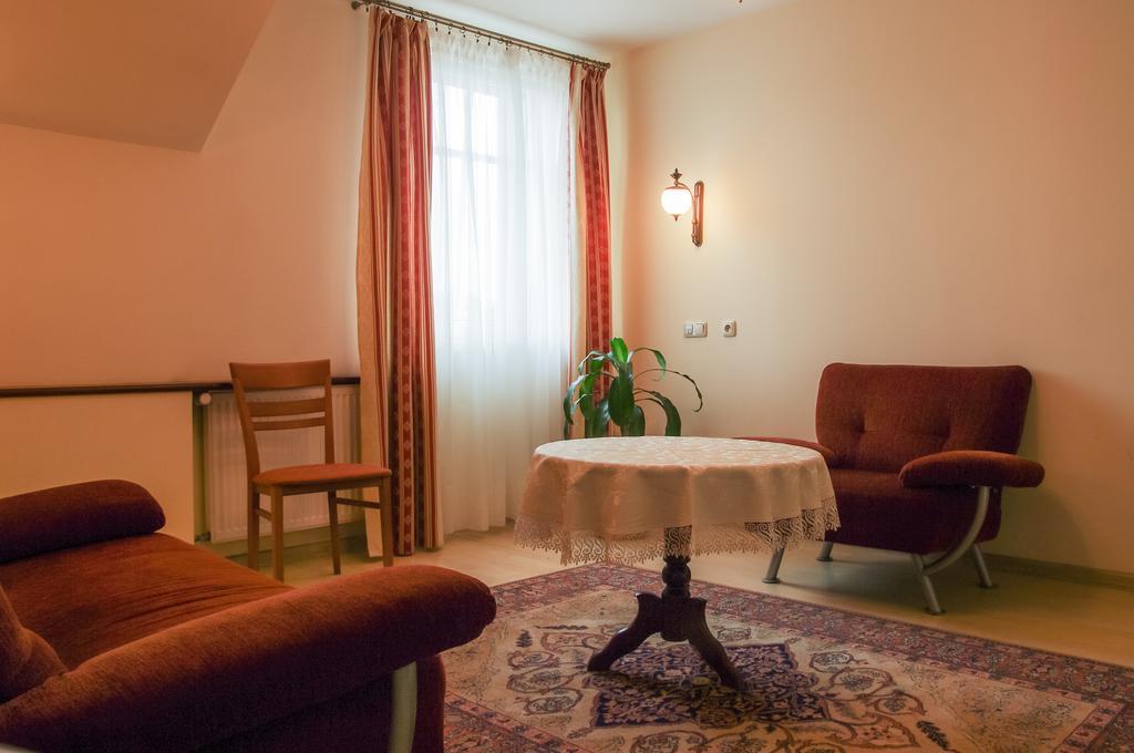 Hotel Sutoris Бохня Номер фото