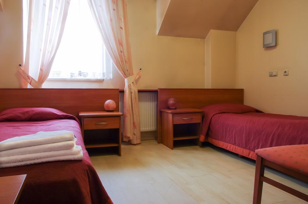 Hotel Sutoris Бохня Номер фото